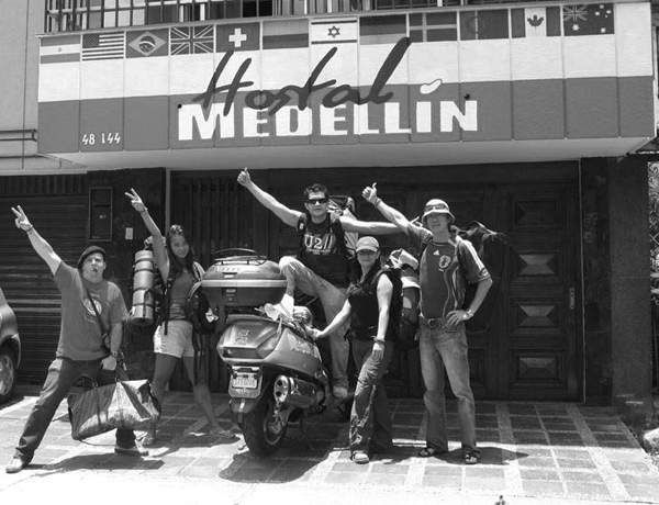 Fans bejubeln die Fellows in Medellin